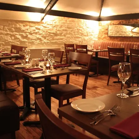 לינה וארוחת בוקר Ballinacourty House 3*