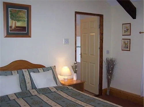 Ballinacourty House Bed & Breakfast 3*